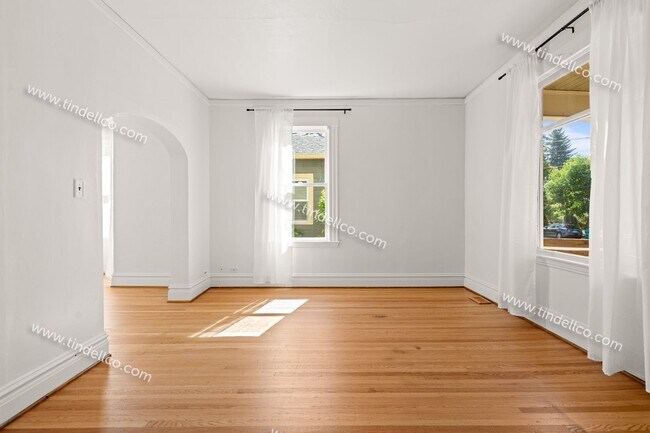 Building Photo - University Park Farmhouse with Yard, Deck ...