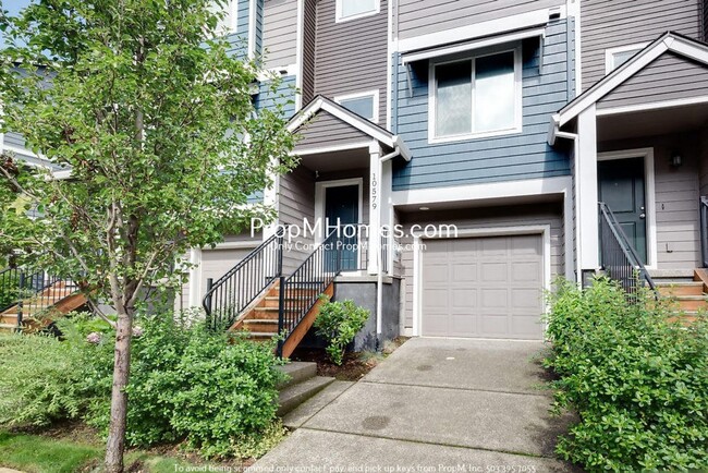 Building Photo - Luxury Townhome in Tanasbourne - Close to ...