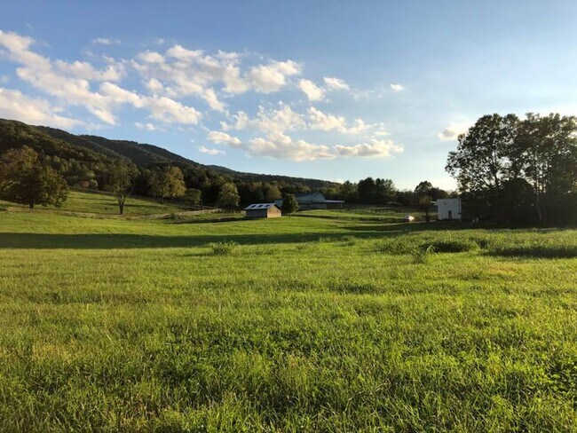Foto del edificio - 3440 N Fork Farms
