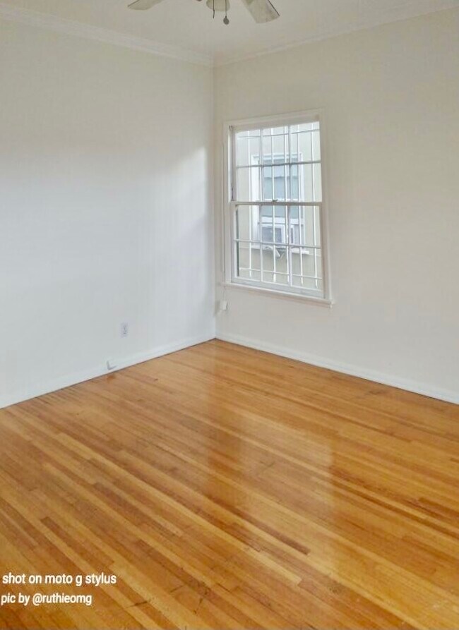 Bedroom - 359 N Sycamore Ave