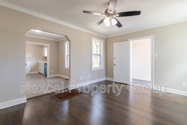 Building Photo - 1055 University St