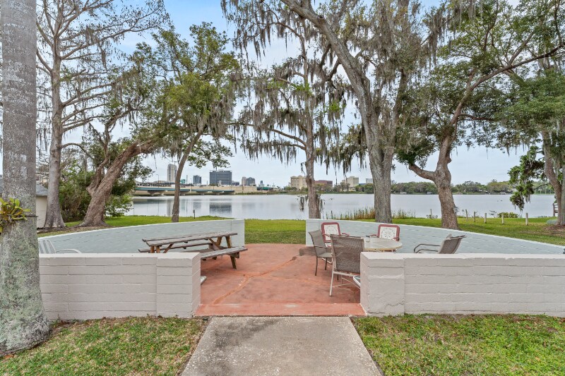 Foto principal - 306 Lakeview St