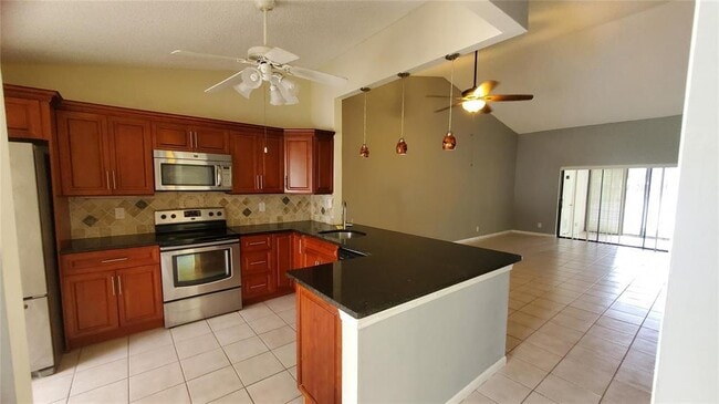 Building Photo - 3853 Carambola Cir N