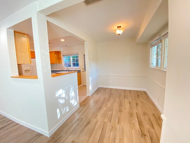 Foto del edificio - 5460 Kester Ave