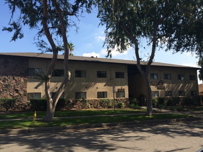 Building Photo - 888 N Palm Ave