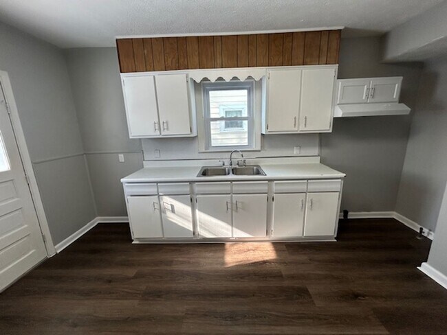 Foto del edificio - 3 Bed- 1 Bath Single Family Home