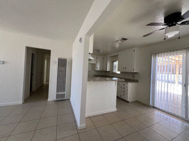 Building Photo - 3 Bedroom 2 Bathroom House with 2 Car Garage