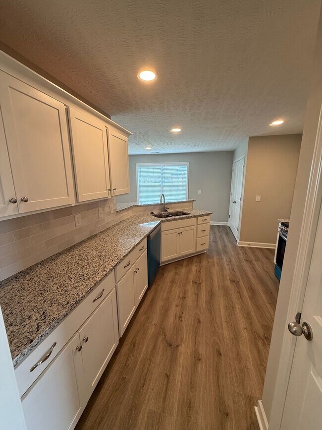 Foto del edificio - New Construction 3 Bedroom 2 bathroom for Lease