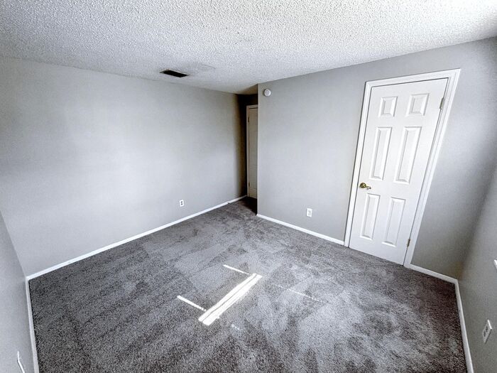 Building Photo - Inviting 4-Bedroom Home for Cozy Living / ...