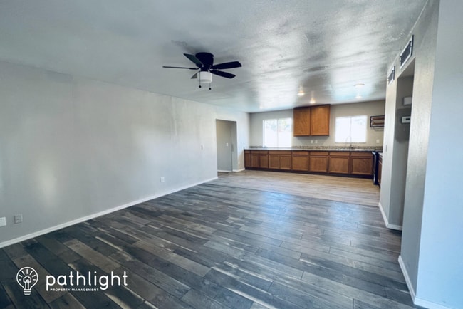 Building Photo - 9333 N 44th Ave, Glendale, AZ, 85302