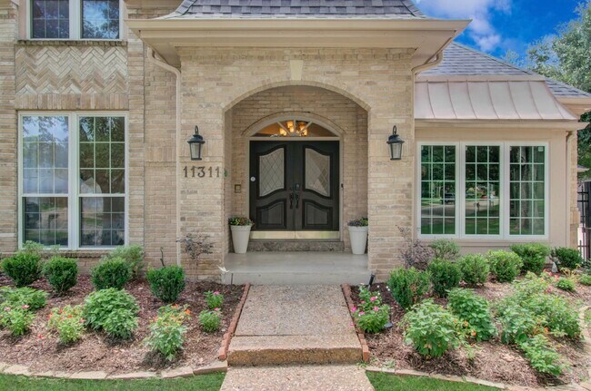 Foto del edificio - 11311 Chevy Chase Dr