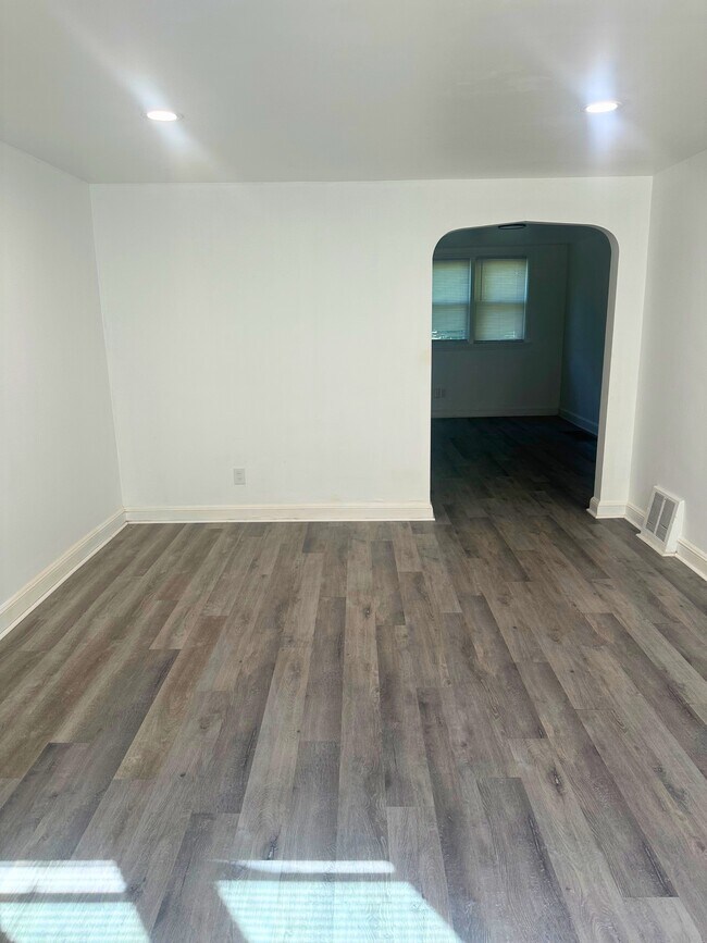 Foto del edificio - 221 W 21st St