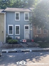 Building Photo - 8817 Stonebrook Ln