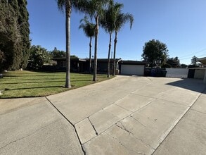 Building Photo - 5998 Mona Bell Ct