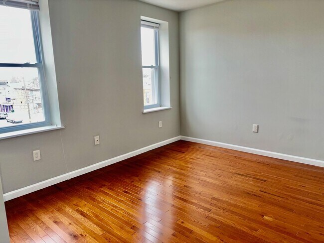 Foto del edificio - 5301 Catharine St