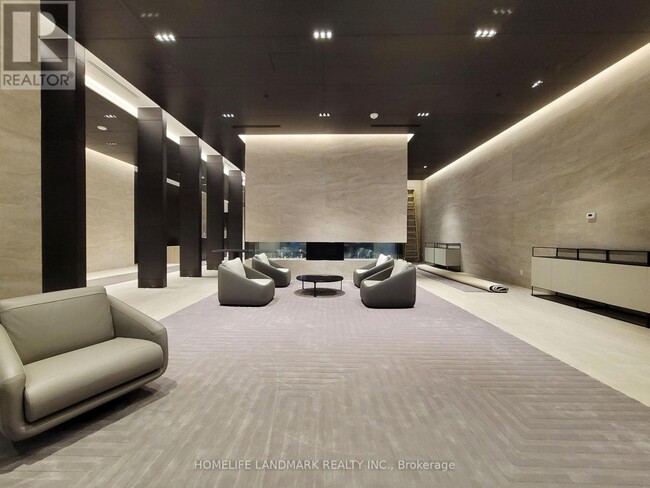 Building Photo - 2221 Yonge St