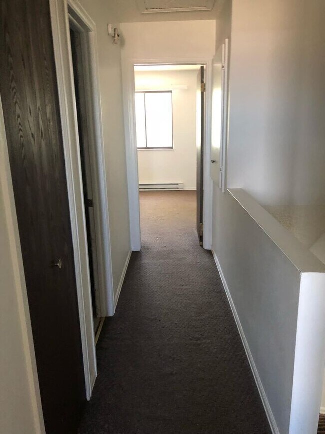 Foto del edificio - 44 Royal Crest Dr