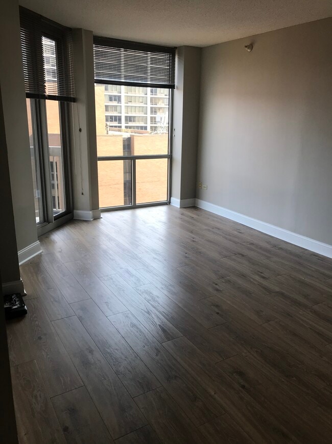 Foto del edificio - 222 N Columbus Dr