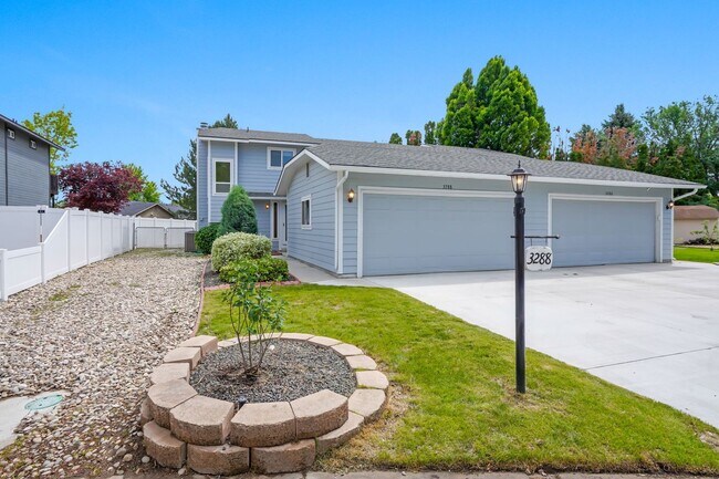 Foto del edificio - 2bd/2ba Townhome in GREAT Location w/RV Pa...