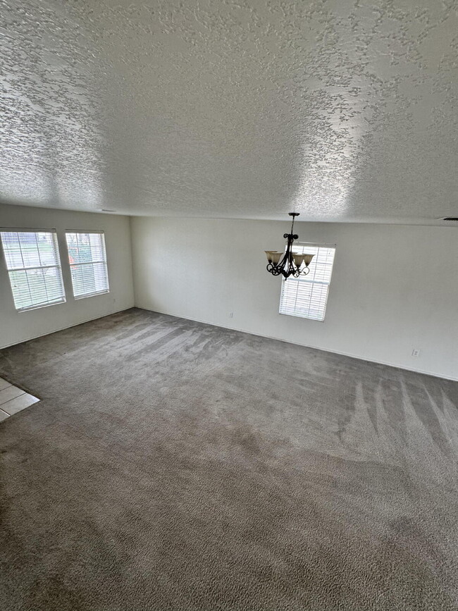 Foto del edificio - Beautiful home located in the desirable Ga...