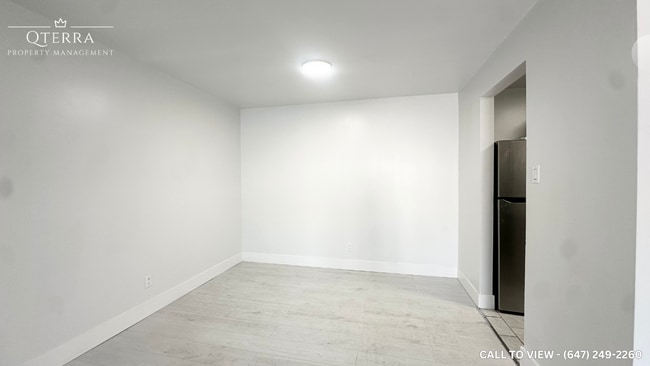 Building Photo - 735 Deveron Cres