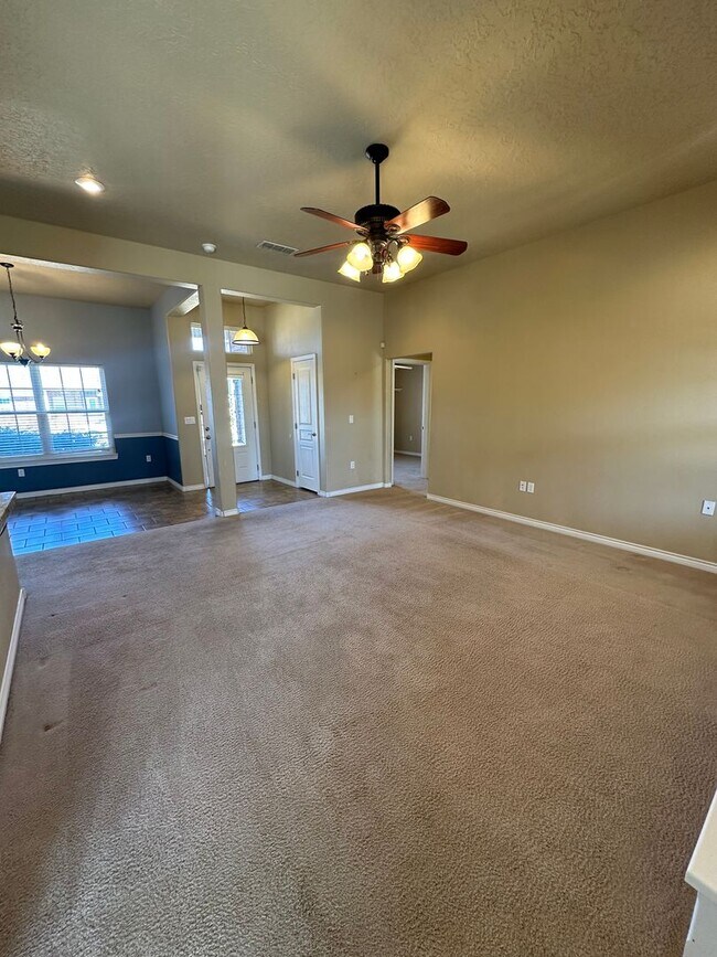 Building Photo - Modern 3 bed 2 bath home! Near Mesa Elementary!