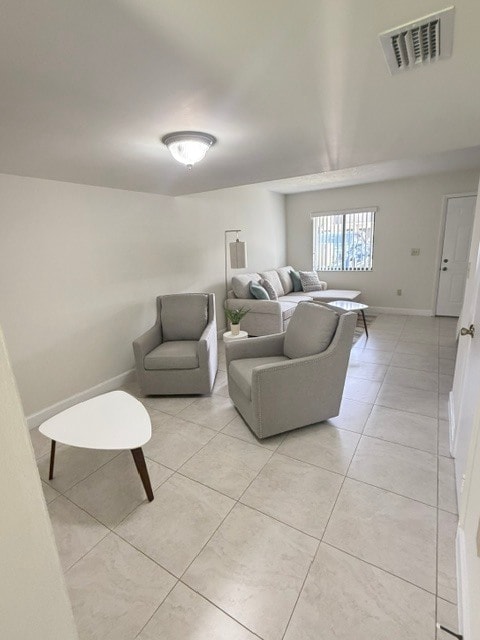 Sala de estar/Comedor - Midway Point Apartments