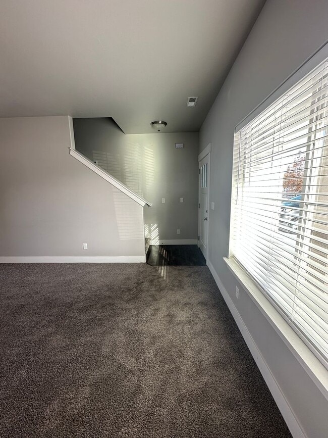 Building Photo - Beautiful 4 bed 2.5 bath home in the Summerfield Subdivision