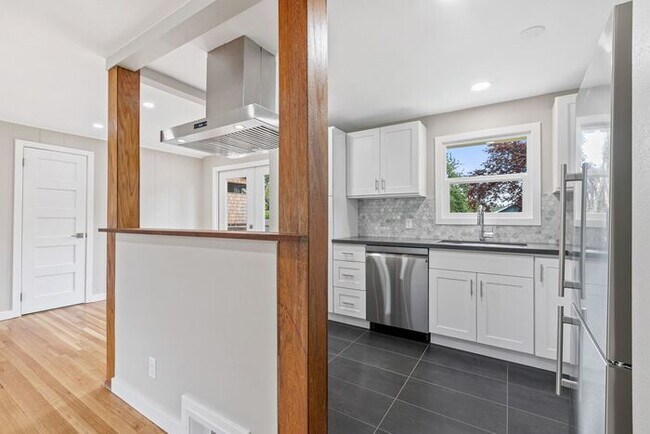 Photo - Air Conditioned Columbia City Bungalow House