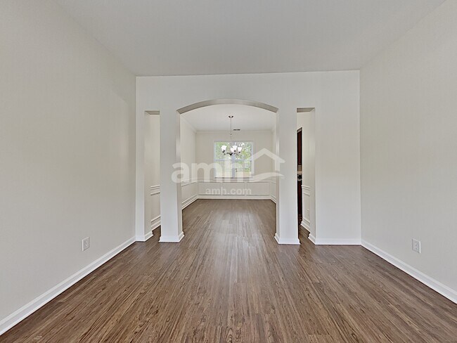 Building Photo - 2026 Peach Shoals Cir
