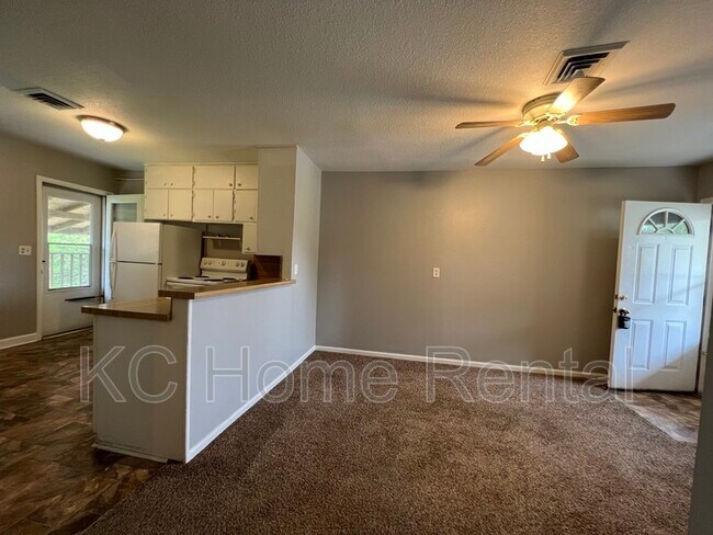 Building Photo - 1114 E Myrtle St