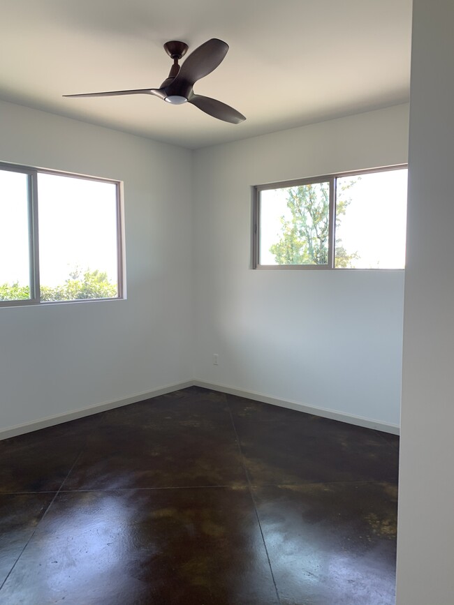 Polished concrete floors, ceiling fans in every room - 72 -1035 Pu'ukala Rd