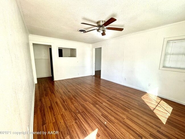 Building Photo - 2 bed/ 1 bath full stucco home with fenced yard