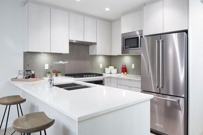 Building Photo - 621 Regan Av