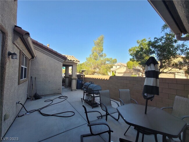Foto del edificio - 8930 Partridge Hill St