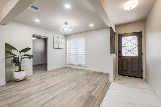 Foto del edificio - Updated 3BR Near Medical Center | Quartz Counters | Patio| Easy I-10 Access