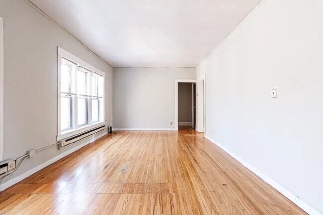 Foto del edificio - 626 W Barry Ave