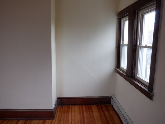 Building Photo - 665 Farmington Ave
