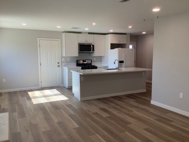 Foto del edificio - Recently Remodeled 4 Bedroom 2 Bath Single Story Home in Linda Vista