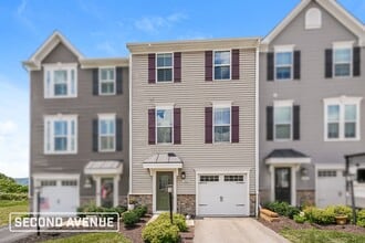 Building Photo - 2028 Cade Dr