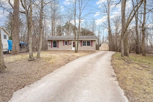 Building Photo - Peaceful 2 Bedroom Home Only $1150/Month!