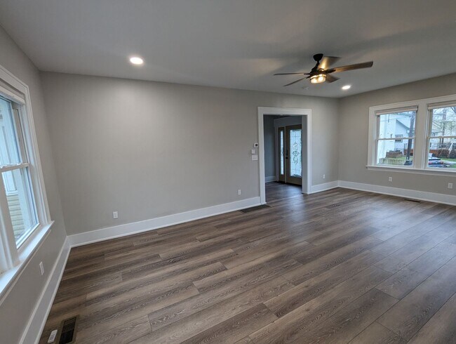 Building Photo - Updated Home in Pleasant Ridge