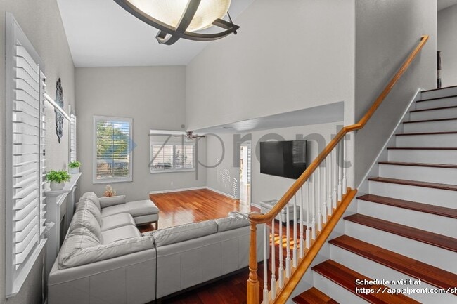 Building Photo - 1088 Vista Pointe Cir