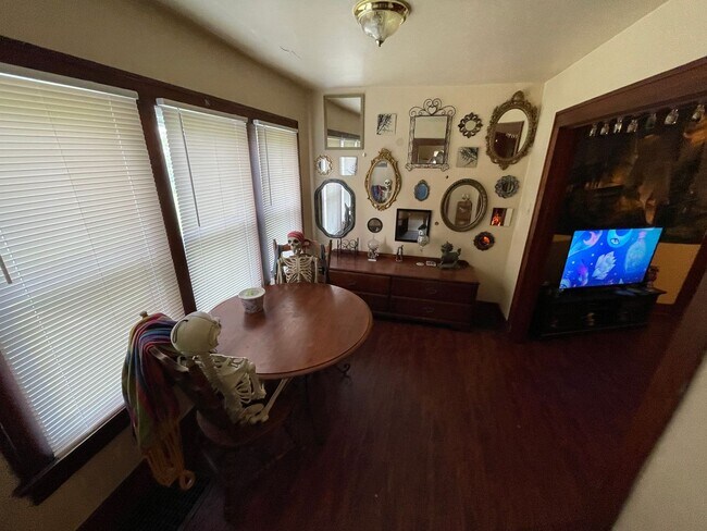 Foto del edificio - 223 Taylor Ave