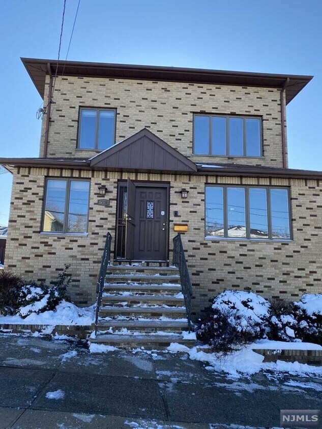 552 New York Ave, Lyndhurst, NJ 07071 Townhome Rentals in Lyndhurst