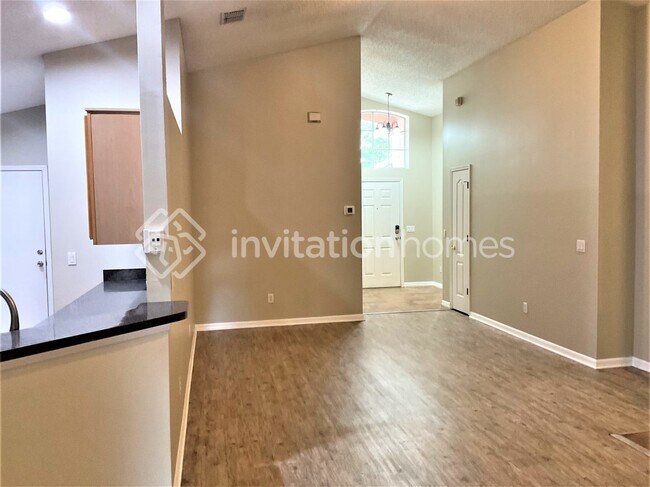 Building Photo - 3620 Seminole Dr