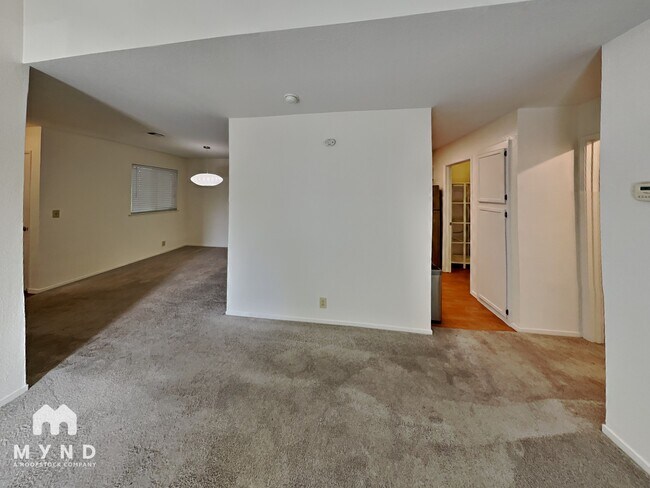 Foto del edificio - 465 Canyon Oaks Dr