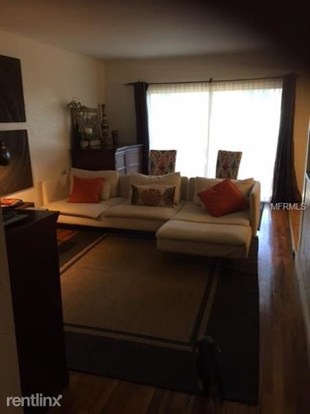 Foto del edificio - 712 Raymond Cir