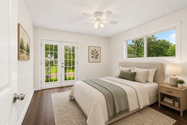 Building Photo - 560 Landfall Ln