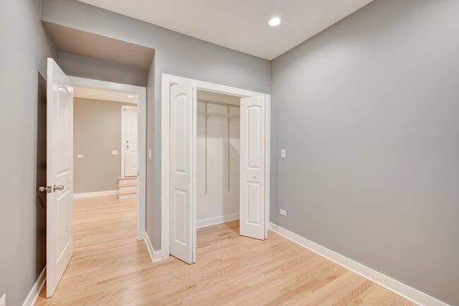 Foto del edificio - 1430 N Maplewood Ave